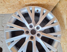 Laden Sie das Bild in den Galerie-Viewer, 1x Alufelge 18 Zoll 8.0&quot; 5x112 44ET Glanz Silber 3V0601025AN Skoda Superb