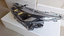 Load image into Gallery viewer, Frontscheinwerfer Toyota Corolla 81150-02T31-00 Links Scheinwerfer Headlight SCH8840971550nv