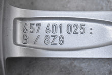 Laden Sie das Bild in den Galerie-Viewer, 1x Alufelge 16 Zoll 6.0&quot; 5x100 38ET Glanz Silber 657601025 Skoda Scala Kamiq