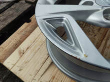 Load image into Gallery viewer, 1x Alufelge 15 Zoll 6.0" 4x100 48ET Glanz Silber 52910K7100 Hyundai I10 Iii FEL4752817448uu