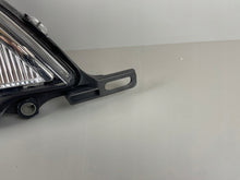 Laden Sie das Bild in den Galerie-Viewer, Frontscheinwerfer Mercedes-Benz W163 A1638202061 Rechts Scheinwerfer Headlight