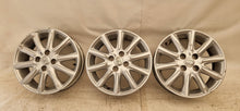Laden Sie das Bild in den Galerie-Viewer, 1x Alufelge 15 Zoll 4.5&quot; 4x100 35ET Glanz Silber PW4570H006 Toyota Aygo