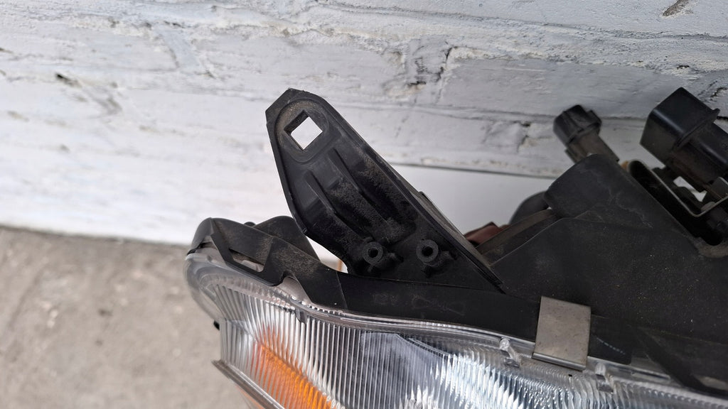 Frontscheinwerfer Mitsubishi Lancer VIII I 8301C3-38 Rechts Headlight