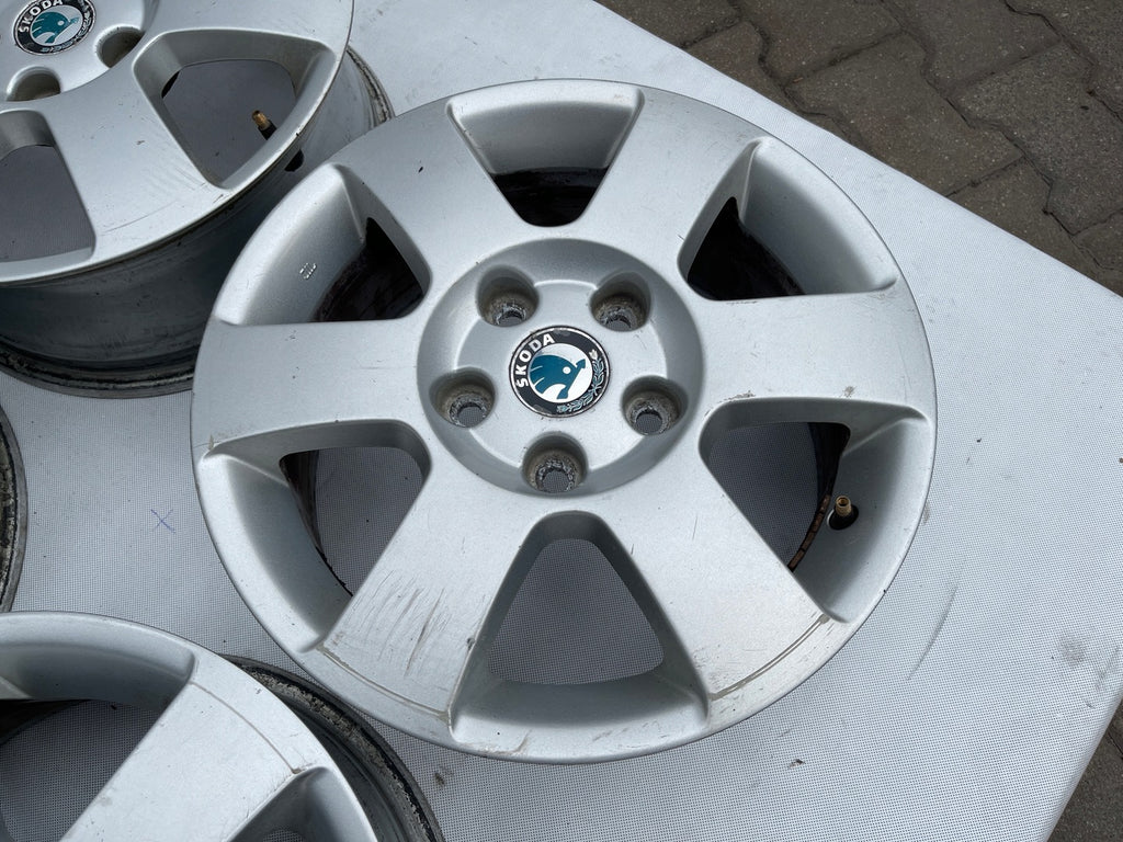 4x Alufelge 15 Zoll 6.0" 5x112 47ET Glanz Silber 1Z0601025K Skoda Octavia