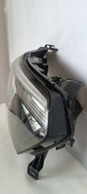 Load image into Gallery viewer, Frontscheinwerfer Renault Master 260105567R 0021113104 Rechts Headlight