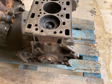 Laden Sie das Bild in den Galerie-Viewer, Motorblock Renault Master I G9U754 2.5 DCI Benzin Unkomplett