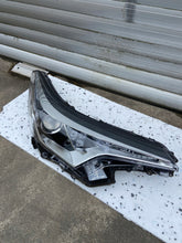 Laden Sie das Bild in den Galerie-Viewer, Frontscheinwerfer Toyota C-Hr Chr 81110-F4030 Rechts Scheinwerfer Headlight