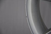 Load image into Gallery viewer, 1x Alufelge 16 Zoll 6.5" 5x112 41ET Glanz Silber 3V0601025 Skoda I Rim Wheel FEL9410905628cp