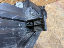 Laden Sie das Bild in den Galerie-Viewer, Frontscheinwerfer Ford Fiesta VII C1BB-13W030-AG Links Scheinwerfer Headlight SCH5548881076zx