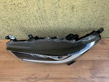 Laden Sie das Bild in den Galerie-Viewer, Frontscheinwerfer Toyota 4 Yaris Full LED Ein Stück (Rechts oder Links)