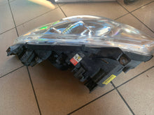 Laden Sie das Bild in den Galerie-Viewer, Frontscheinwerfer Mercedes-Benz W169 Xenon Ein Stück (Rechts oder Links) SCH9767902758ks