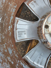 Load image into Gallery viewer, 1x Alufelge 16 Zoll 6.5" 4x108 20ET Glanz Silber 9678398177 Peugeot 2008 I FEL1897820670ve