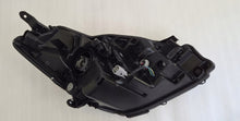 Laden Sie das Bild in den Galerie-Viewer, Frontscheinwerfer Toyota Yaris LED Links Scheinwerfer Headlight SCH9136068248sc