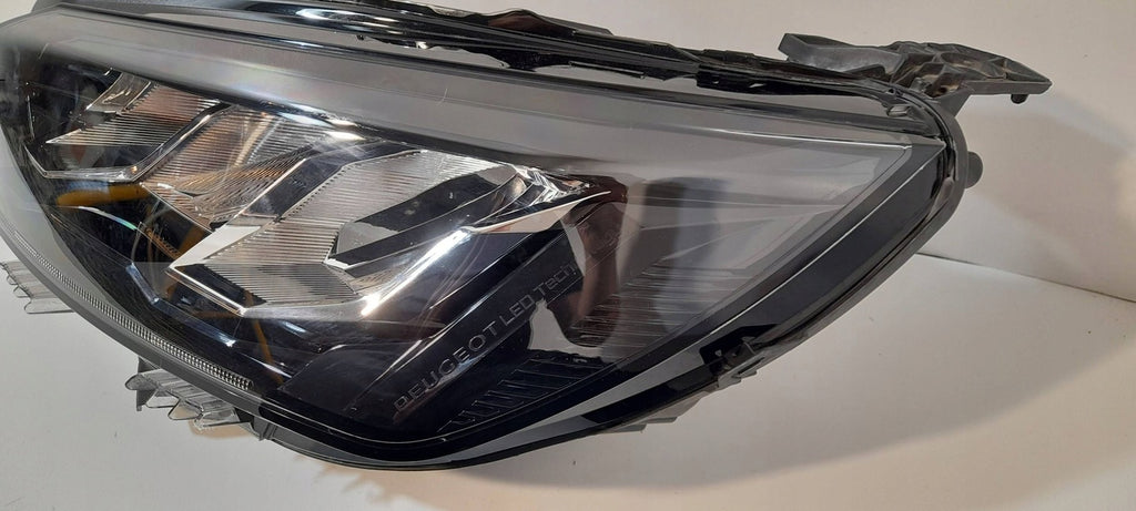 Frontscheinwerfer Peugeot 2008 II E219048 Ein Stück (Rechts oder Links)