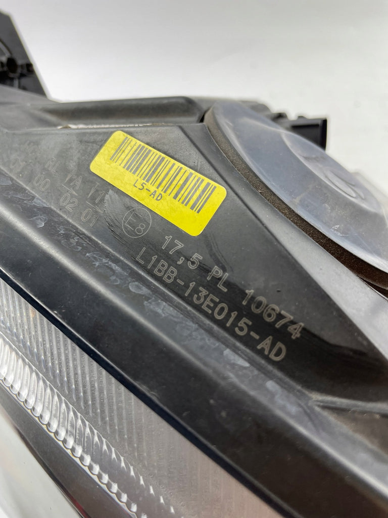 Frontscheinwerfer Ford Fiesta I L1BB-13E015-AD Ein Stück (Rechts oder Links) SCH8275973201ev