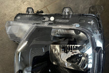 Laden Sie das Bild in den Galerie-Viewer, Frontscheinwerfer Hyundai Staria 92101-CG000 CG921-61030 Xenon Links Headlight SCH1280702587qx