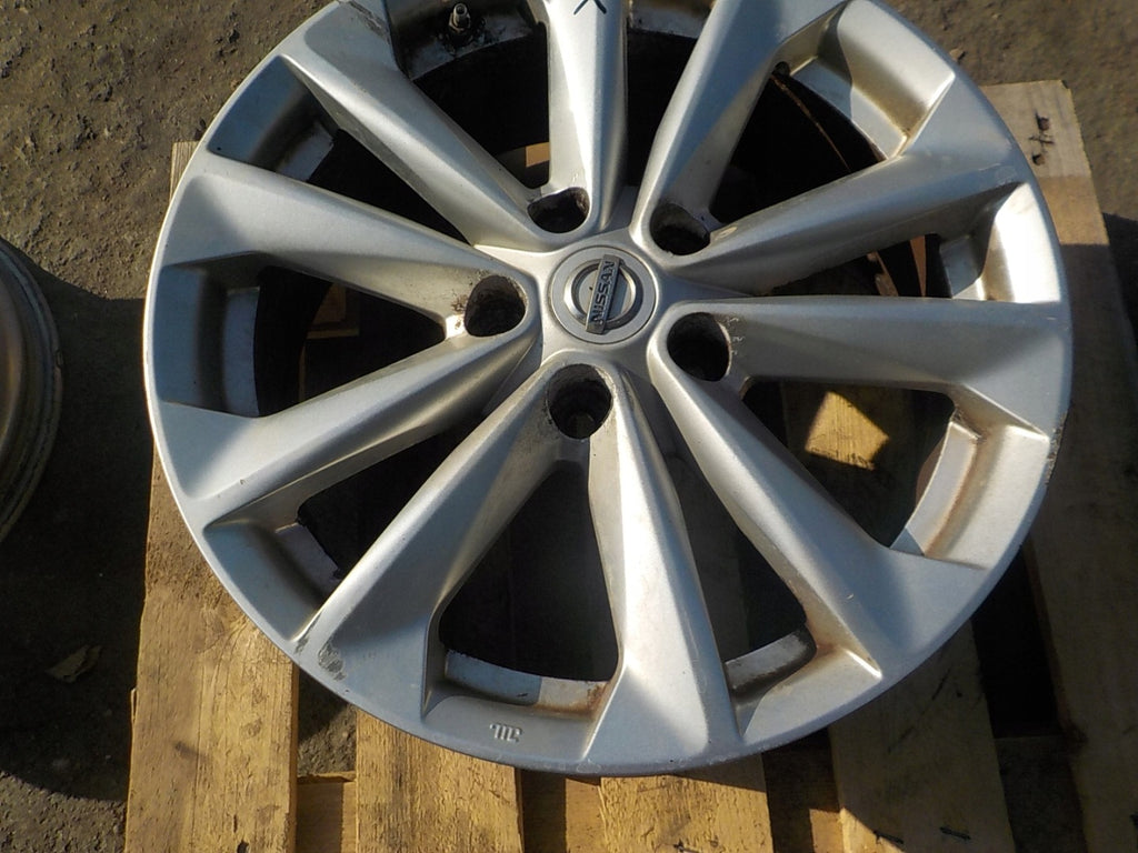 1x Alufelge 17 Zoll 7.0" 5x114.3 40ET Glanz Silber 4EA1A Nissan Qashqai I J10 FEL8687778511so