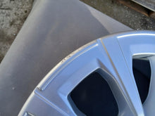 Laden Sie das Bild in den Galerie-Viewer, 1x Alufelge 17 Zoll 7.5" 5x112 30ET Glanz Silber 6883517 7915323 BMW 3 G21 G20 FEL5557671861fm