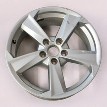 Laden Sie das Bild in den Galerie-Viewer, 1x Alufelge 17 Zoll 7.0&quot; 5x112 45ET Glanz Silber 81A601025 Audi Rim Wheel