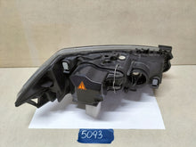 Laden Sie das Bild in den Galerie-Viewer, Frontscheinwerfer Renault Megane II 89307030 Xenon Links Scheinwerfer Headlight SCH9222052815mq