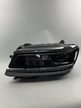 Laden Sie das Bild in den Galerie-Viewer, Frontscheinwerfer VW Tiguan Allspace 5NN941081C Ein Stück (Rechts oder Links) SCH5893703104vs
