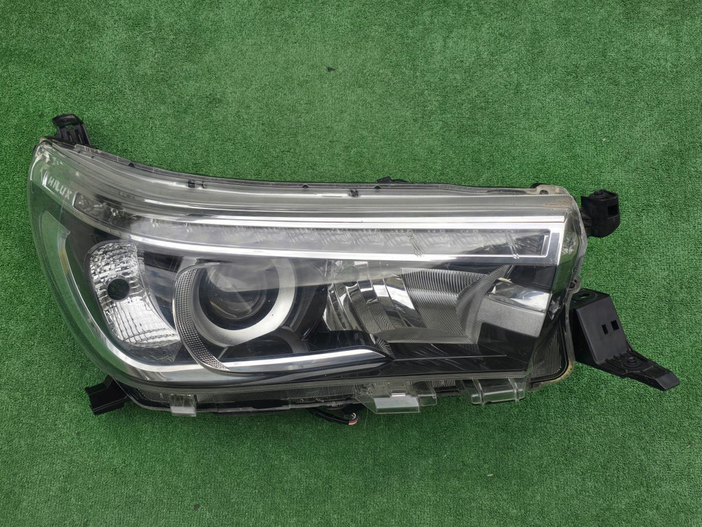 Frontscheinwerfer Toyota Hilux VII Rechts Scheinwerfer Headlight SCH4684491153ot