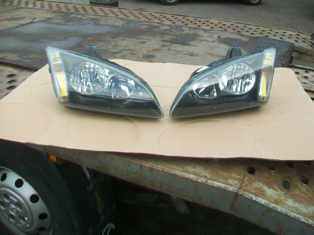 Frontscheinwerfer Ford Focus 4M51-13W030-JB LED Ein Stück (Rechts oder Links)