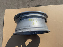 Load image into Gallery viewer, 1x Alufelge 16 Zoll 6.5&quot; 5x114.3 50ET 52910-A6320 Hyundai I30 Rim Wheel