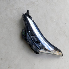 Laden Sie das Bild in den Galerie-Viewer, Frontscheinwerfer Toyota Chr 81150-F4180-00 LED Links Scheinwerfer Headlight SCH3694985693cq