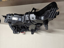 Load image into Gallery viewer, Frontscheinwerfer Ford I MB5B-13W029-EC Rechts Scheinwerfer Headlight SCH8324777522bx