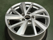 Laden Sie das Bild in den Galerie-Viewer, 1x Alufelge 17 Zoll 7.0&quot; 5x112 45ET Glanz 81A601025C Audi Rim Wheel