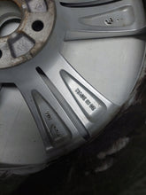 Laden Sie das Bild in den Galerie-Viewer, 1x Alufelge 17 Zoll 7.0&quot; 5x112 45ET Glanz Silber 57A601025E Skoda Kodiaq