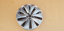 Laden Sie das Bild in den Galerie-Viewer, 1x Alufelge 17 Zoll 6.5&quot; 5x100 40ET 658601025A Skoda Rim Wheel