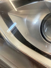 Laden Sie das Bild in den Galerie-Viewer, Frontscheinwerfer Toyota Yaris Links Scheinwerfer Headlight SCH5628572869gt