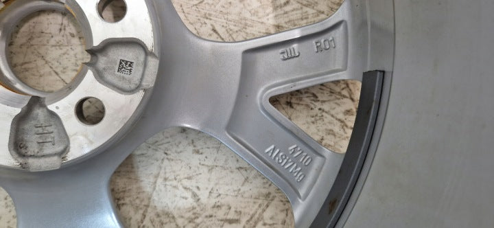 1x Alufelge 17 Zoll 6.5" 5x100 48ET Glanz Silber 6F9601205H Seat Ibiza I FEL5096077604bz