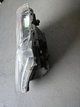 Laden Sie das Bild in den Galerie-Viewer, Frontscheinwerfer Ford JC4613E015AD Links Scheinwerfer Headlight SCH3328094211lc