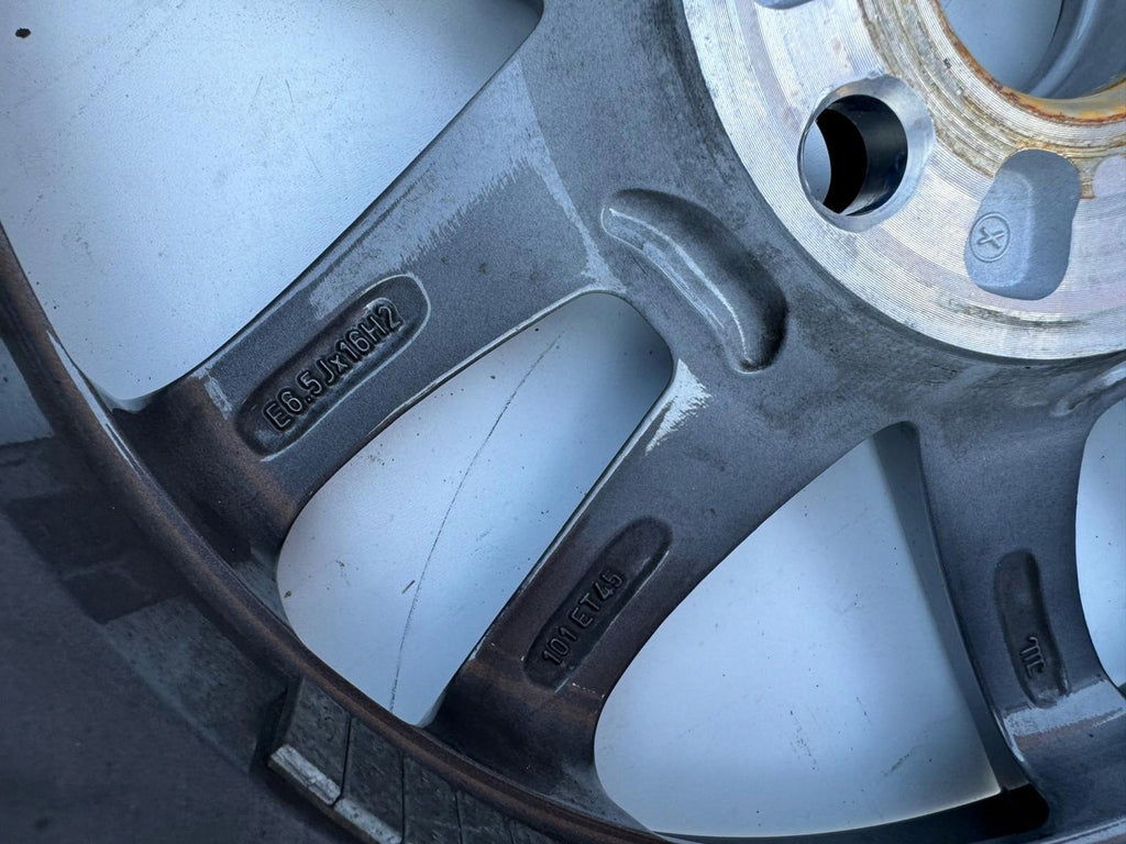 1x Alufelge 16 Zoll 6.5" 5x114.3 45ET Glanz Silber 42611-YY500 Mg Auris