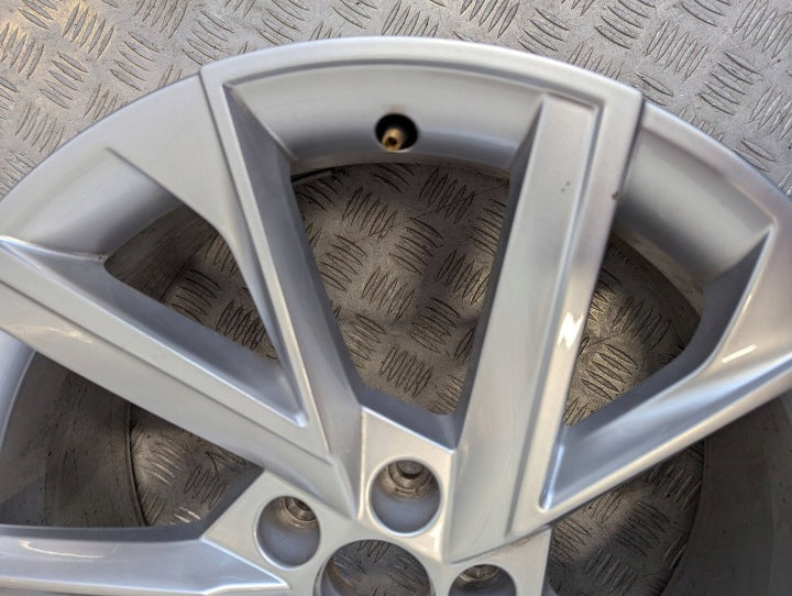 1x Alufelge 18 Zoll 7.0" 5x100 39ET 657601025A Skoda Kamiq Rim Wheel FEL1173033055bk