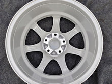 Laden Sie das Bild in den Galerie-Viewer, 1x Alufelge 17 Zoll 7.5" 5x120 38ET Glanz Silber Rim Wheel FEL3600529138qr