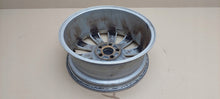 Laden Sie das Bild in den Galerie-Viewer, 1x Alufelge 17 Zoll 7.0&quot; 5x108 50ET Glanz Silber 31381857 Volvo Rim Wheel