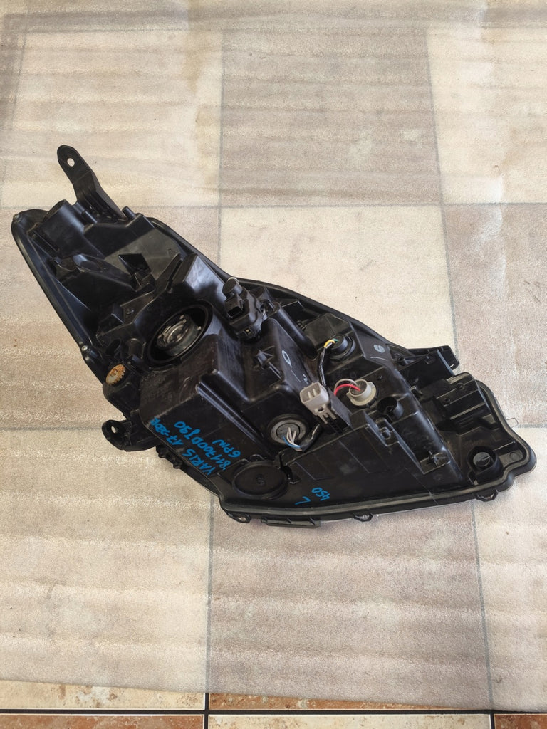 Frontscheinwerfer Toyota Yaris 81170-0DJ90 LED Links Scheinwerfer Headlight SCH7156174204lx