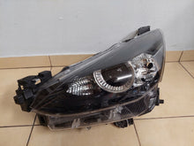 Load image into Gallery viewer, Frontscheinwerfer Mazda 2 D43N-51030 D43N-51040 LED Ein Satz Headlight