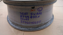 Laden Sie das Bild in den Galerie-Viewer, 1x Alufelge 17 Zoll 7.0&quot; 5x112 5F0601027T Seat Rim Wheel