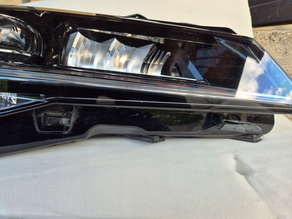 Frontscheinwerfer Skoda Superb III 3V1941016D LED Rechts Scheinwerfer Headlight