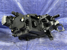 Load image into Gallery viewer, Frontscheinwerfer VW 11B941036G 1B941035G Ein Stück (Rechts oder Links) SCH6858369466px