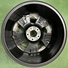 Laden Sie das Bild in den Galerie-Viewer, 1x Alufelge 17 Zoll 7.5" 5x108 44ET Glanz Graphit 9835057580 Peugeot Rim Wheel FEL4384640494rq