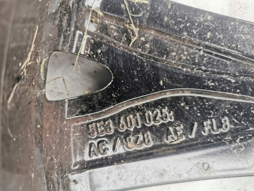 1x Alufelge 17 Zoll 6.5" 5x112 46ET Glanz 5E3601025 Skoda Octavia Rim Wheel