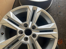 Laden Sie das Bild in den Galerie-Viewer, 1x Alufelge 17 Zoll 7.0" 5x112 45ET 81A60105AJ Audi Rim Wheel FEL7664260047jf