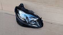 Laden Sie das Bild in den Galerie-Viewer, Frontscheinwerfer Mercedes-Benz W213 A2139069608 LED Rechts Headlight SCH1733491135wk