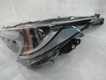 Laden Sie das Bild in den Galerie-Viewer, Frontscheinwerfer Toyota Corolla 81150-02S70 LED Ein Stück (Rechts oder Links)